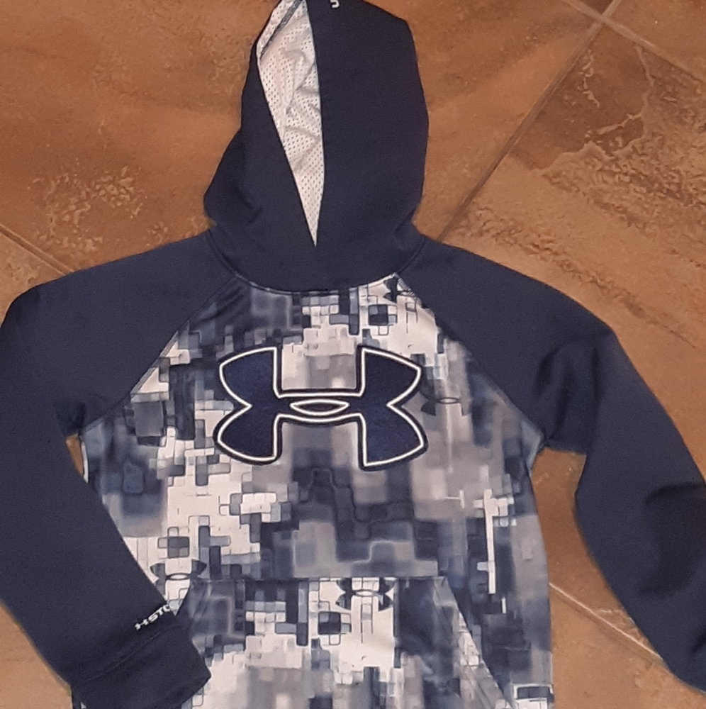 UnderArmour pull over hoodie